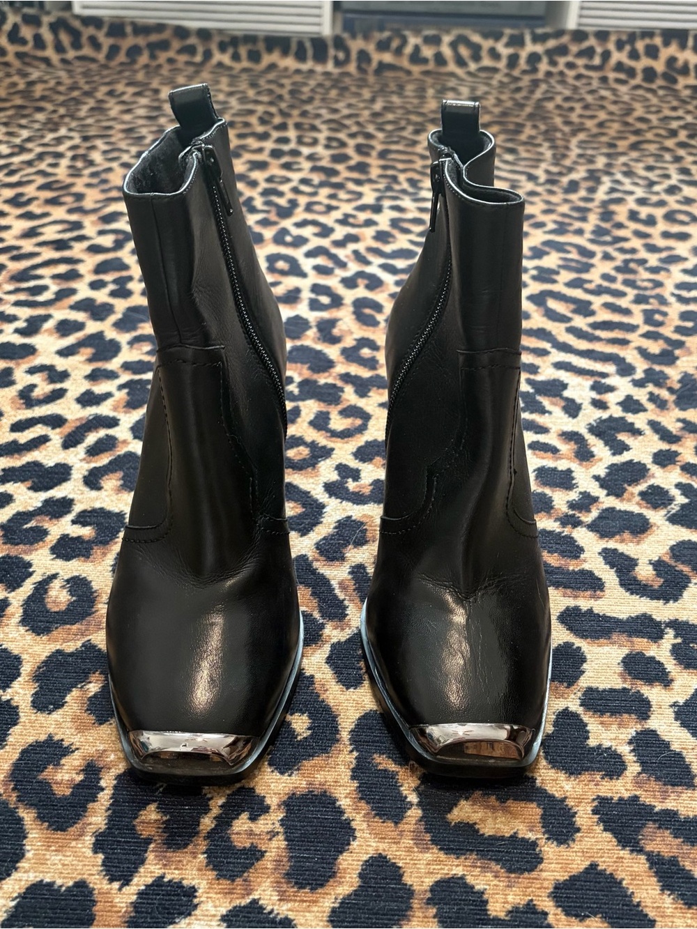 Black steve madden heel boots like new size 6